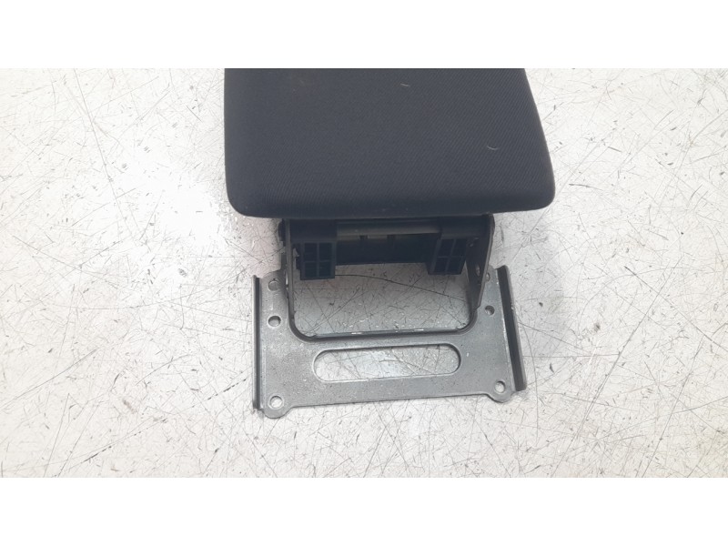 Recambio de apoyabrazos central para toyota corolla (e21) referencia OEM IAM 5890502F60C0  