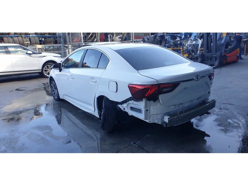 toyota avensis del año 2017