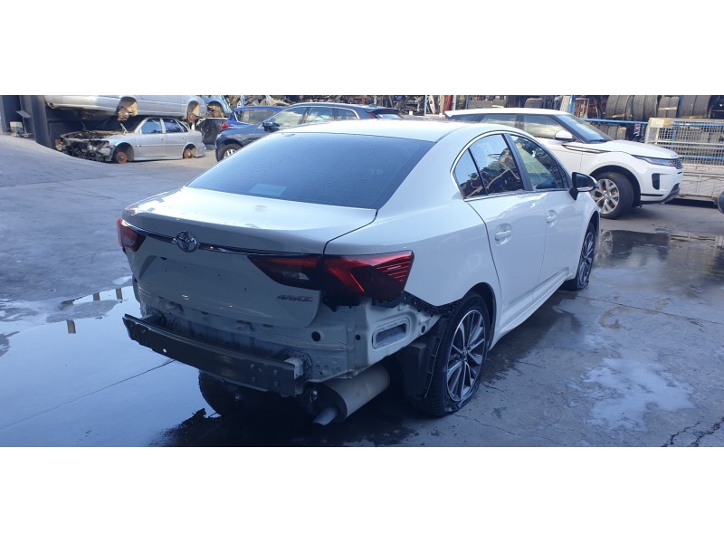 toyota avensis del año 2017