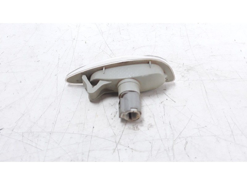 Recambio de piloto lateral izquierdo para hyundai tucson 1.6 cat referencia OEM IAM 923031R0  