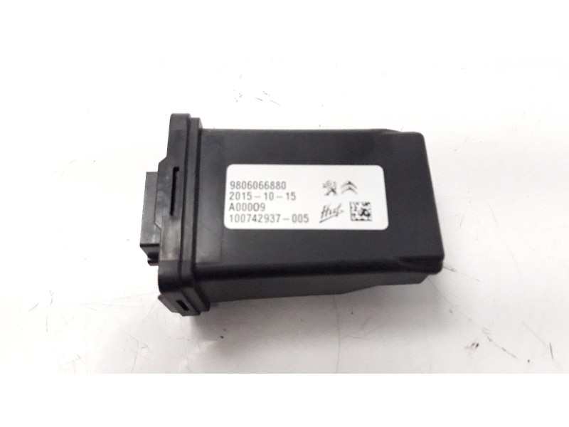 Recambio de centralita cierre para citroen c4 grand picasso live edition referencia OEM IAM 9806066880  