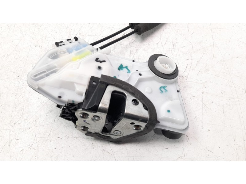 Recambio de cerradura puerta delantera derecha para toyota corolla (e21) referencia OEM IAM 6903002511  