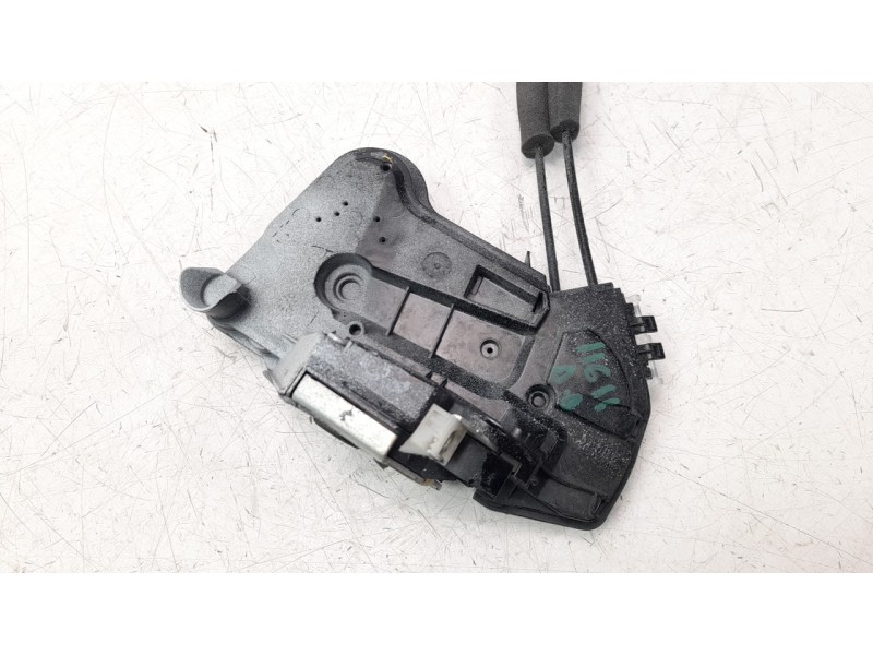 Recambio de cerradura puerta delantera derecha para toyota corolla (e21) referencia OEM IAM 6903002511  