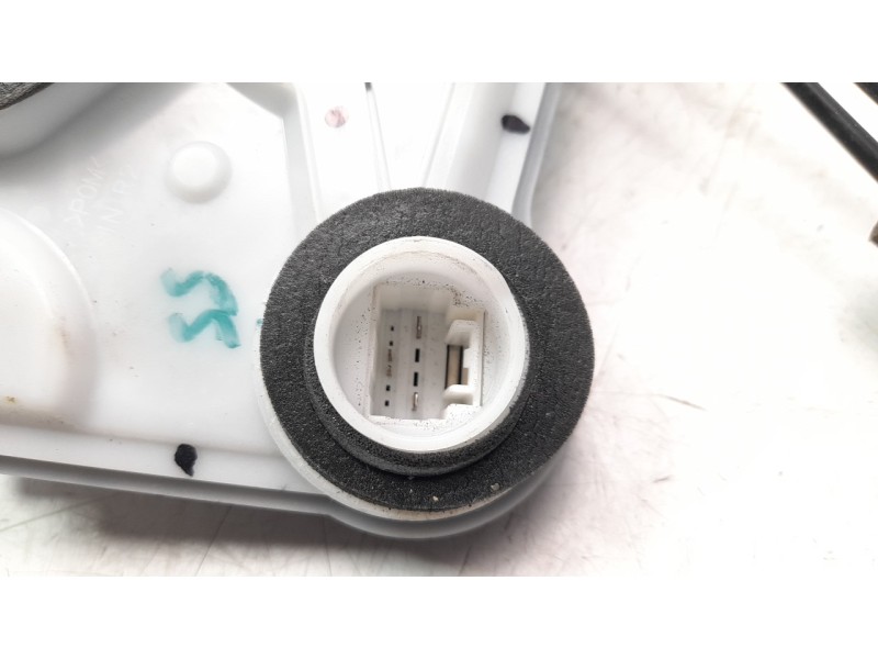 Recambio de cerradura puerta delantera derecha para toyota corolla (e21) referencia OEM IAM 6903002511  