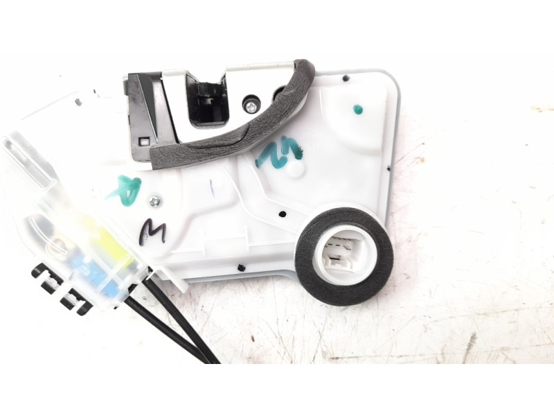 Recambio de cerradura puerta delantera izquierda para toyota corolla (e21) referencia OEM IAM 6904002491  