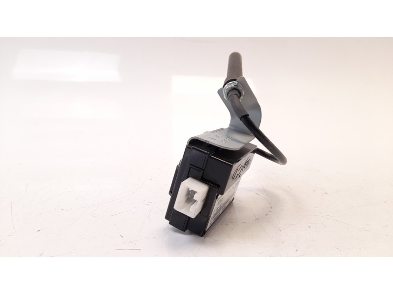Recambio de antena para hyundai ix35 1.7 crdi cat referencia OEM IAM 954702S000  