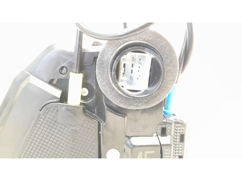Recambio de cerradura puerta trasera izquierda para toyota corolla (e21) referencia OEM IAM 6906002580  