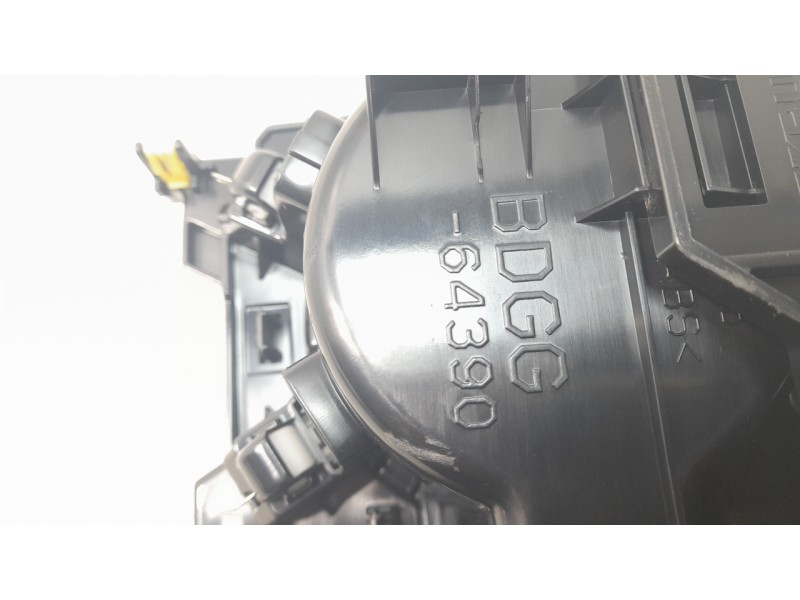 Recambio de cenicero para mazda 3 sedán (bp) referencia OEM IAM BDGG64390  