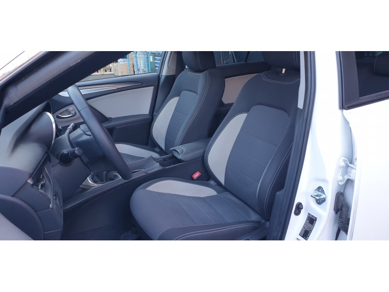 toyota avensis del año 2017