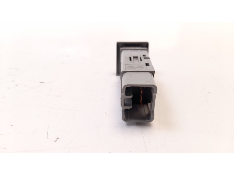Recambio de interruptor para hyundai ix35 1.7 crdi cat referencia OEM IAM 933202S0009P  