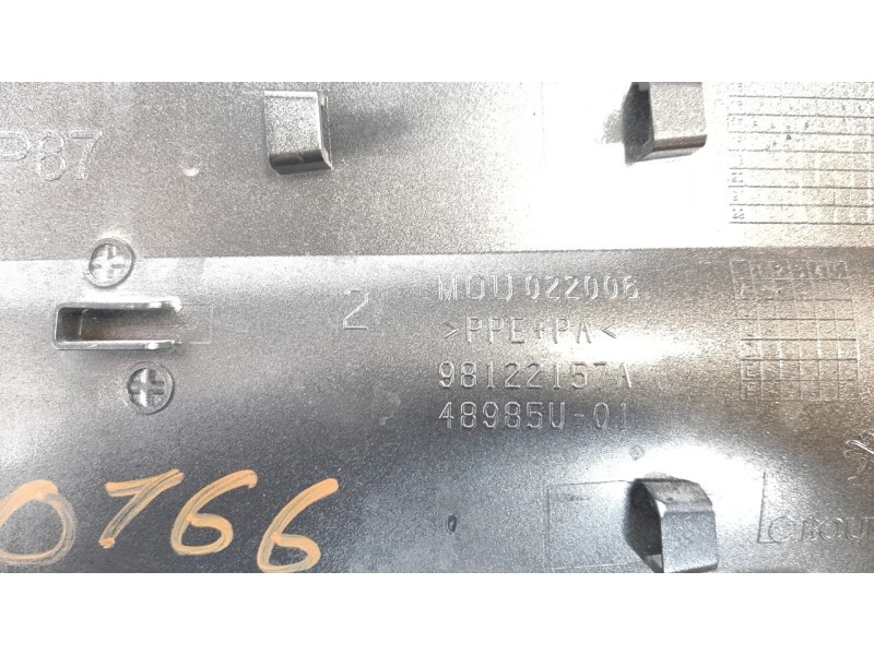 Recambio de tapa exterior combustible para peugeot 5008 1.5 blue-hdi fap referencia OEM IAM 98122157A  