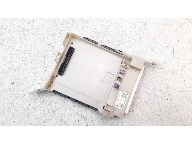 Recambio de caja reles / fusibles para toyota corolla (e21) hybrid style referencia OEM IAM 827301A020  