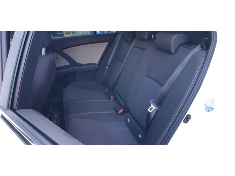 toyota avensis del año 2017