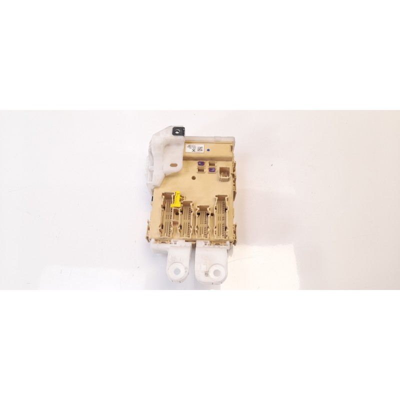 Recambio de caja reles / fusibles para toyota auris touring sports (e18) hybrid active referencia OEM IAM 63583367 8273012X80A 8