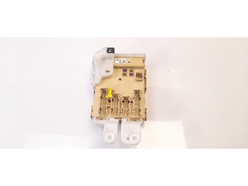 Recambio de caja reles / fusibles para toyota auris touring sports (e18) hybrid active referencia OEM IAM 63583367 8273012X80A 8
