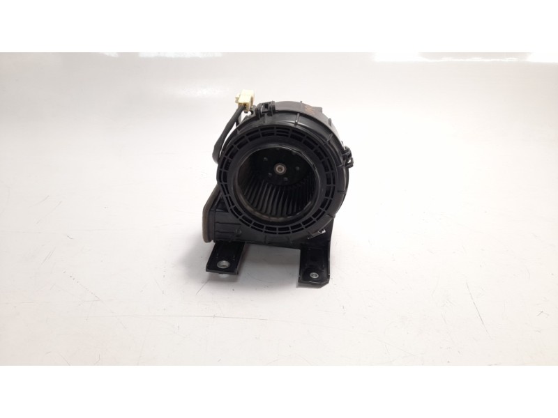 Recambio de ventilador calefaccion para toyota yaris hsd active referencia OEM IAM G923052040  