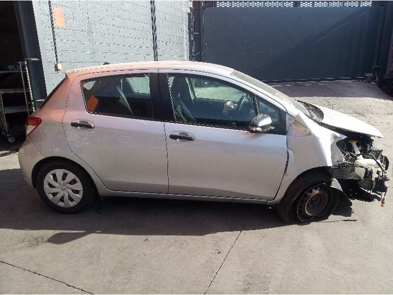toyota yaris del año 2012