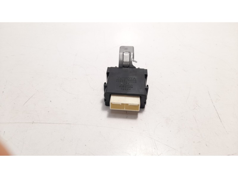 Recambio de modulo electronico para toyota yaris hsd active referencia OEM IAM 859400D030 4230002060 