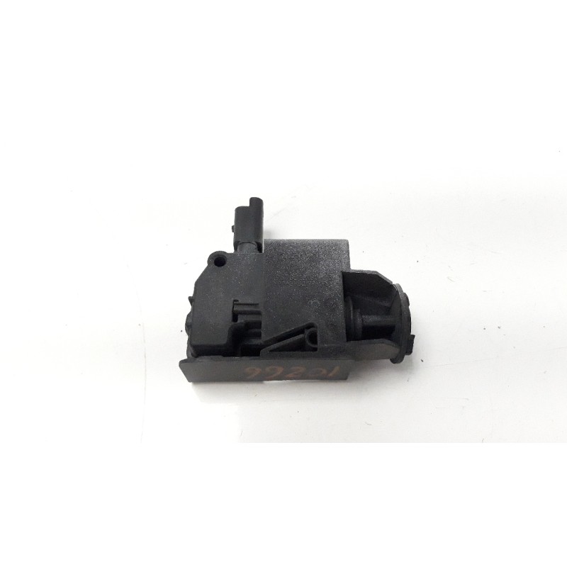 Recambio de tapa exterior combustible para citroen c4 grand picasso live edition referencia OEM IAM D565500P04  