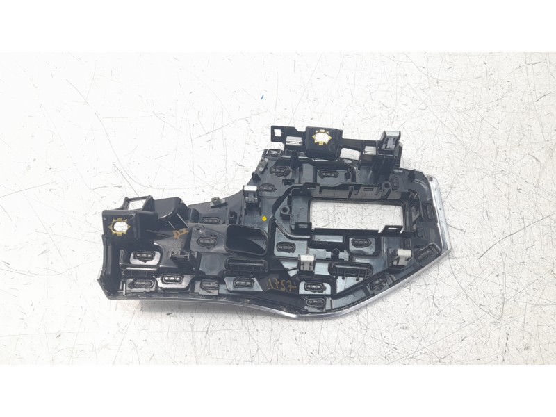 Recambio de moldura para audi q3 (f3b) referencia OEM IAM 83B853189A  