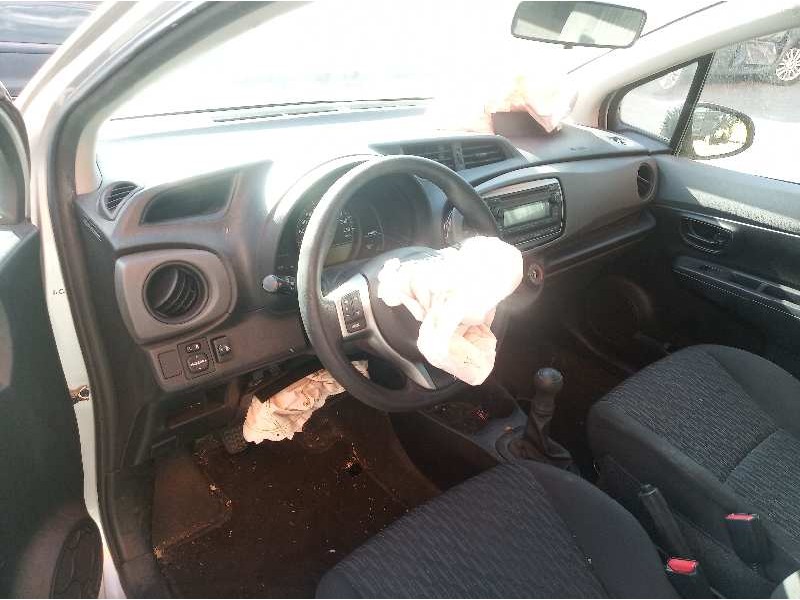 toyota yaris del año 2012