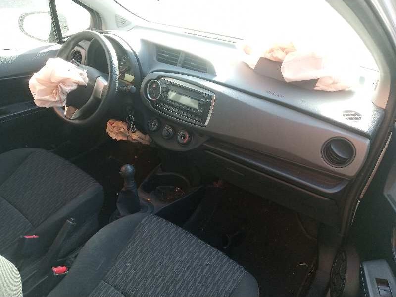 toyota yaris del año 2012