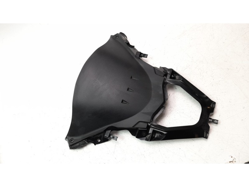 Recambio de moldura para honda pcx 125 referencia OEM IAM 64305K1ZJ10YG  