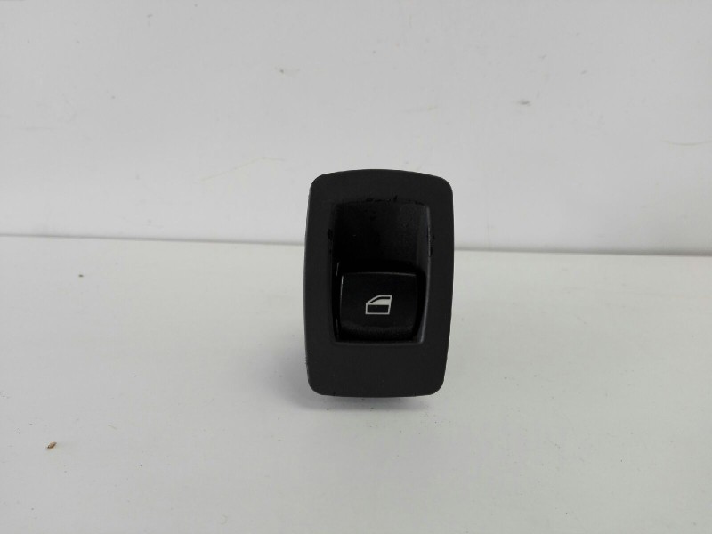 Recambio de mando elevalunas trasero izquierdo para bmw serie 1 berlina (e81/e87) 118d referencia OEM IAM 6935534  