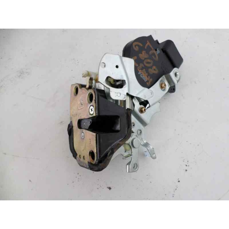 Recambio de cerradura puerta trasera derecha para toyota lexus is 200 (gxe10) 2.0 cat referencia OEM IAM 6933053031  