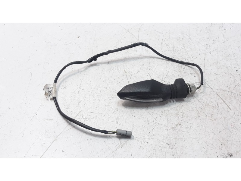 Recambio de piloto trasero derecho para ktm 125 duke 125 duke referencia OEM IAM 90514036100  