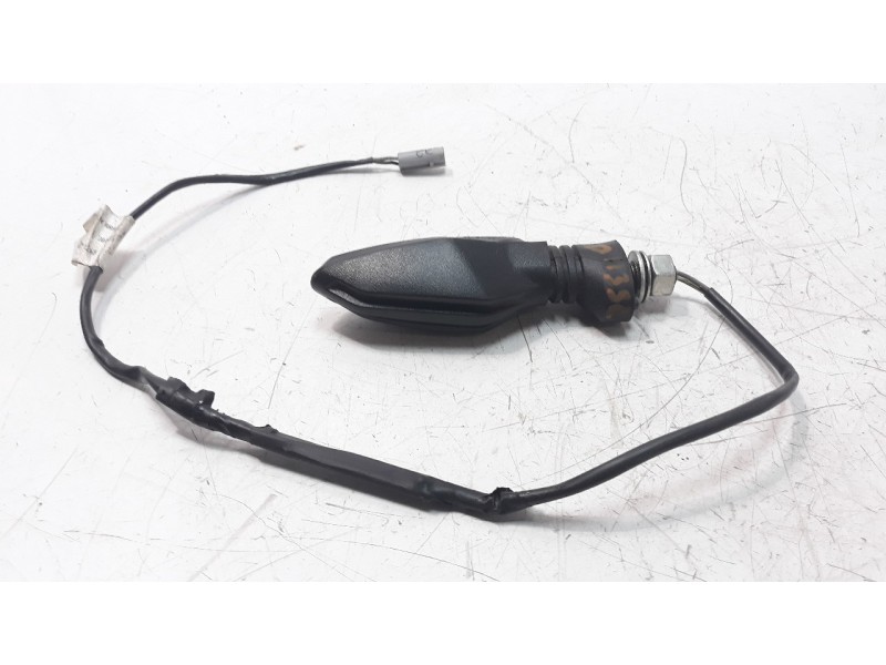 Recambio de piloto trasero derecho para ktm 125 duke 125 duke referencia OEM IAM 90514036100  