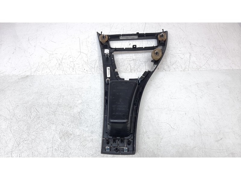 Recambio de consola central para bmw serie 3 berlina (e90) 318d referencia OEM IAM 7118034  