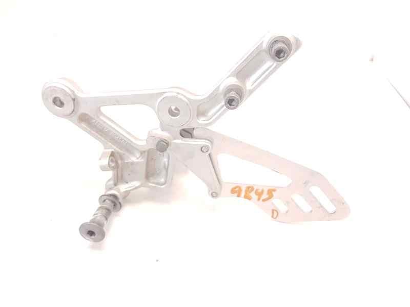 Recambio de estribo para aprilia yb shiver 900 referencia OEM IAM 894584  