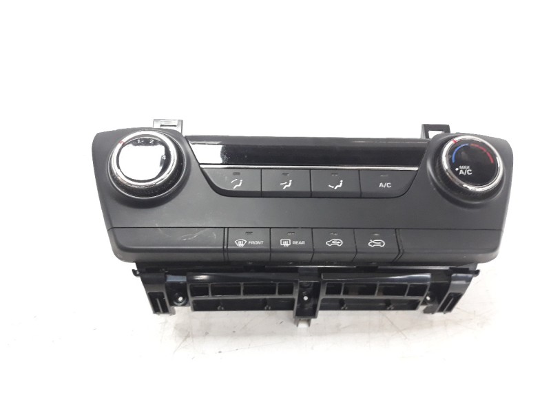 Recambio de mando climatizador para hyundai tucson 1.6 cat referencia OEM IAM 97250D7000TRY  