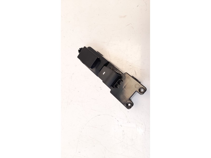Recambio de mando elevalunas trasero izquierdo para hyundai tucson 1.6 cat referencia OEM IAM 93580D3031  