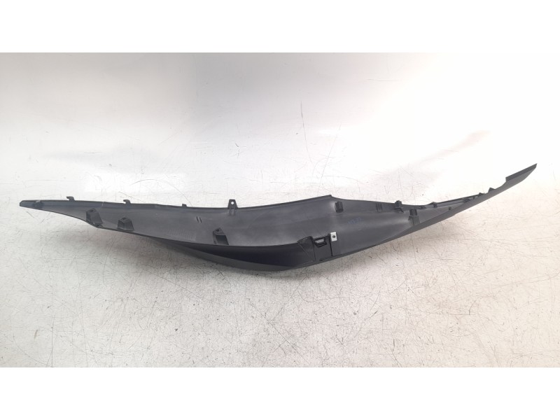 Recambio de moldura para honda pcx 125 referencia OEM IAM 83610K1ZJ100  