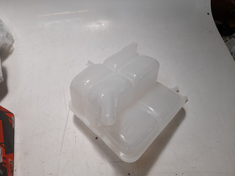 Recambio de deposito expansion para ford focus berlina (cak) referencia OEM IAM FAR9895 FAR9895 955471