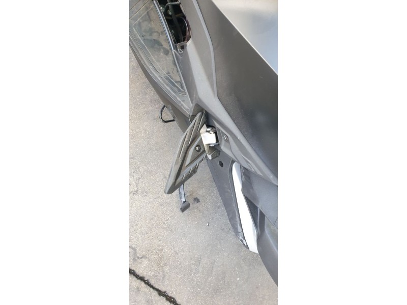 Recambio de estribera izquierda para honda pcx 125 referencia OEM IAM 50740K1ZJ10  