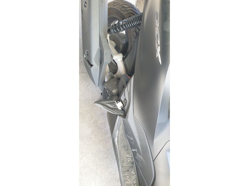 Recambio de estribera derecha para honda pcx 125 referencia OEM IAM 50730K1ZJ10  