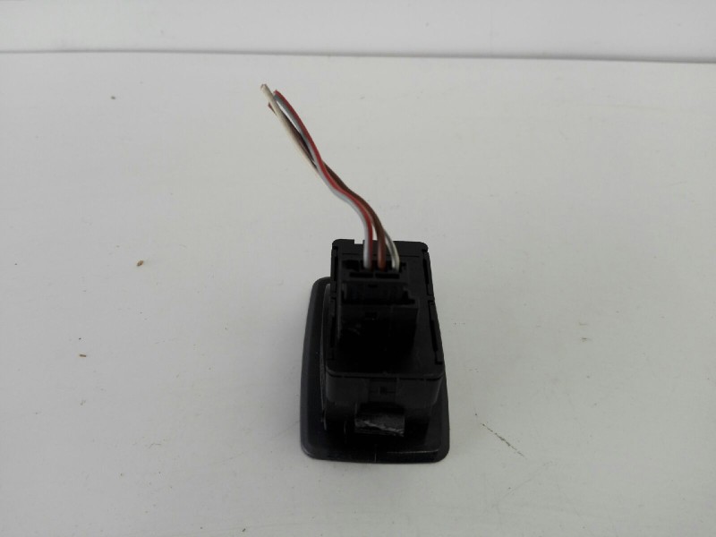 Recambio de mando elevalunas trasero izquierdo para bmw serie 1 berlina (e81/e87) 118d referencia OEM IAM 6935534  