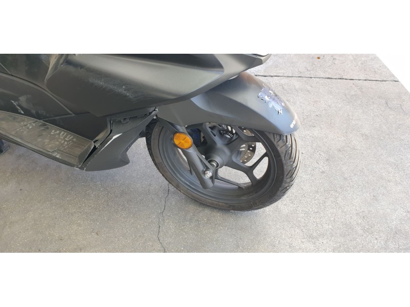 Recambio de llanta delantera para honda pcx 125 referencia OEM IAM 44650K1YJ50ZA  