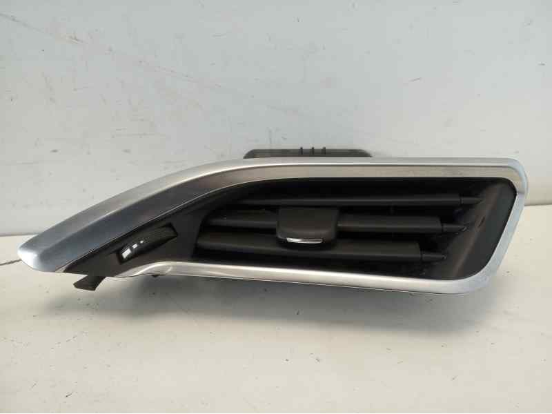Recambio de rejilla aireadora para peugeot 2008 referencia OEM IAM 9673131677  