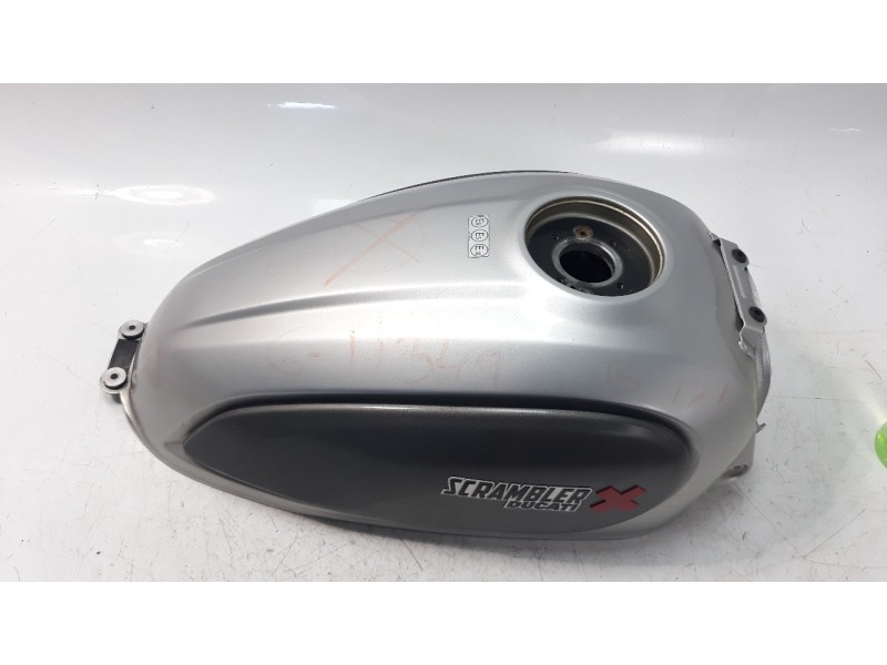 Recambio de deposito combustible para ducati scrambler referencia OEM IAM 58612761BF  