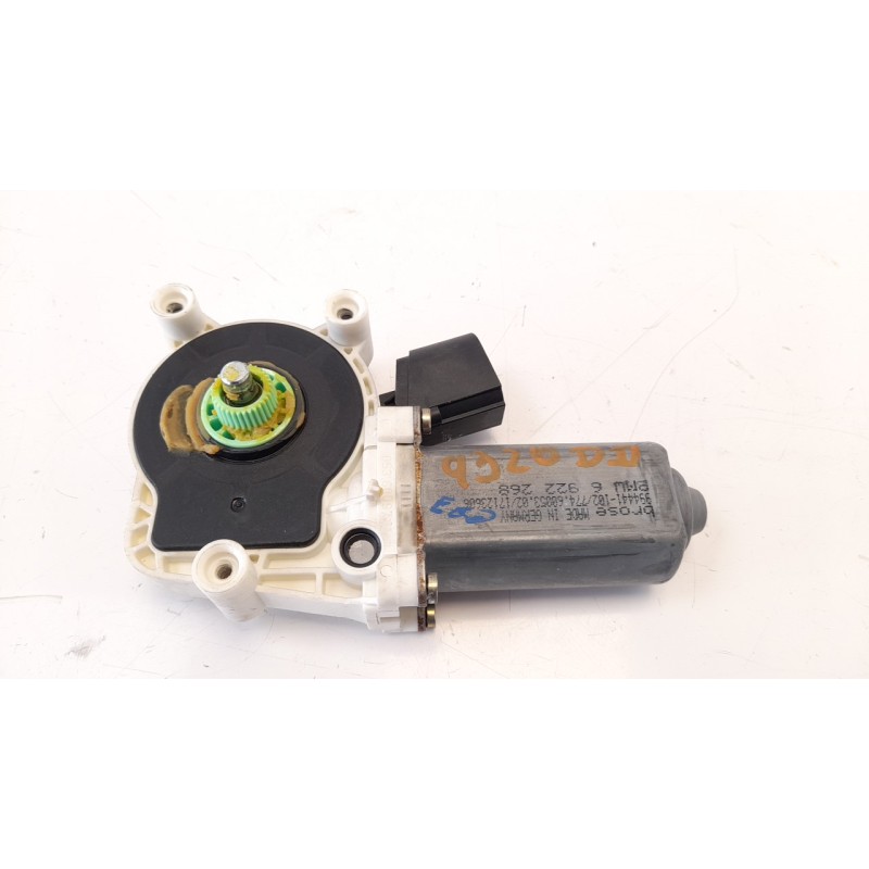 Recambio de motor elevalunas delantero derecho para bmw serie 5 berlina (e60) 530d referencia OEM IAM 6922268  