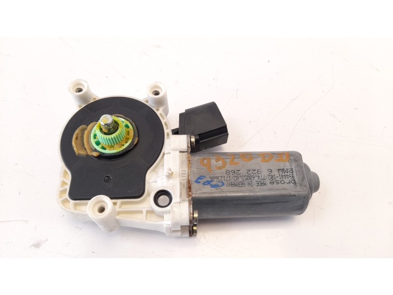 Recambio de motor elevalunas delantero derecho para bmw serie 5 berlina (e60) 530d referencia OEM IAM 6922268  