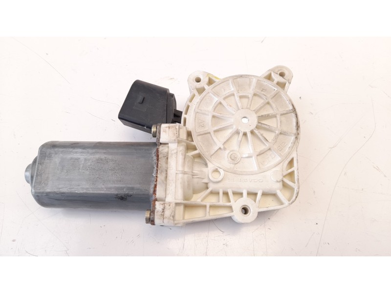 Recambio de motor elevalunas delantero derecho para bmw serie 5 berlina (e60) 530d referencia OEM IAM 6922268  