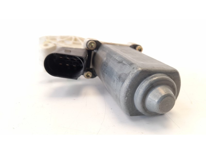 Recambio de motor elevalunas delantero derecho para bmw serie 5 berlina (e60) 530d referencia OEM IAM 6922268  