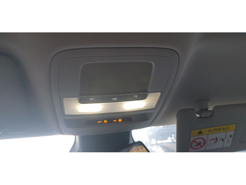 Recambio de luz interior para mg zs comfort referencia OEM IAM 10364191  