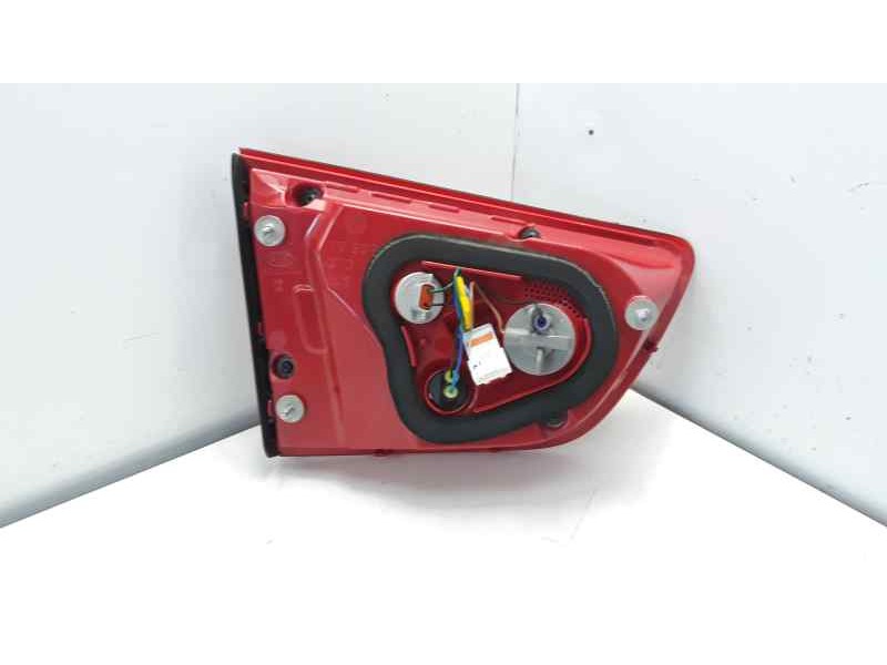 Recambio de piloto trasero derecho interior para kia rio (yb) 1.0 tgdi cat referencia OEM IAM 92404H8010  
