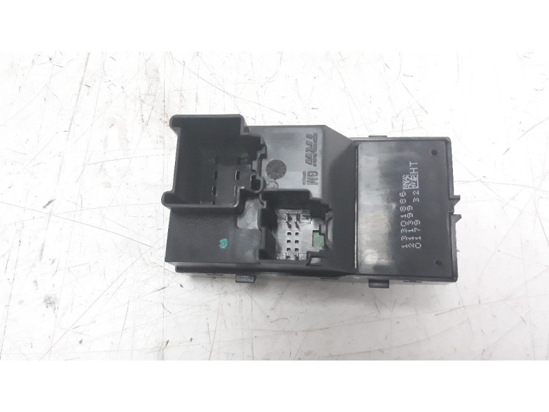Recambio de mando elevalunas delantero derecho para opel astra j lim. 1.7 16v cdti referencia OEM IAM 13301886  